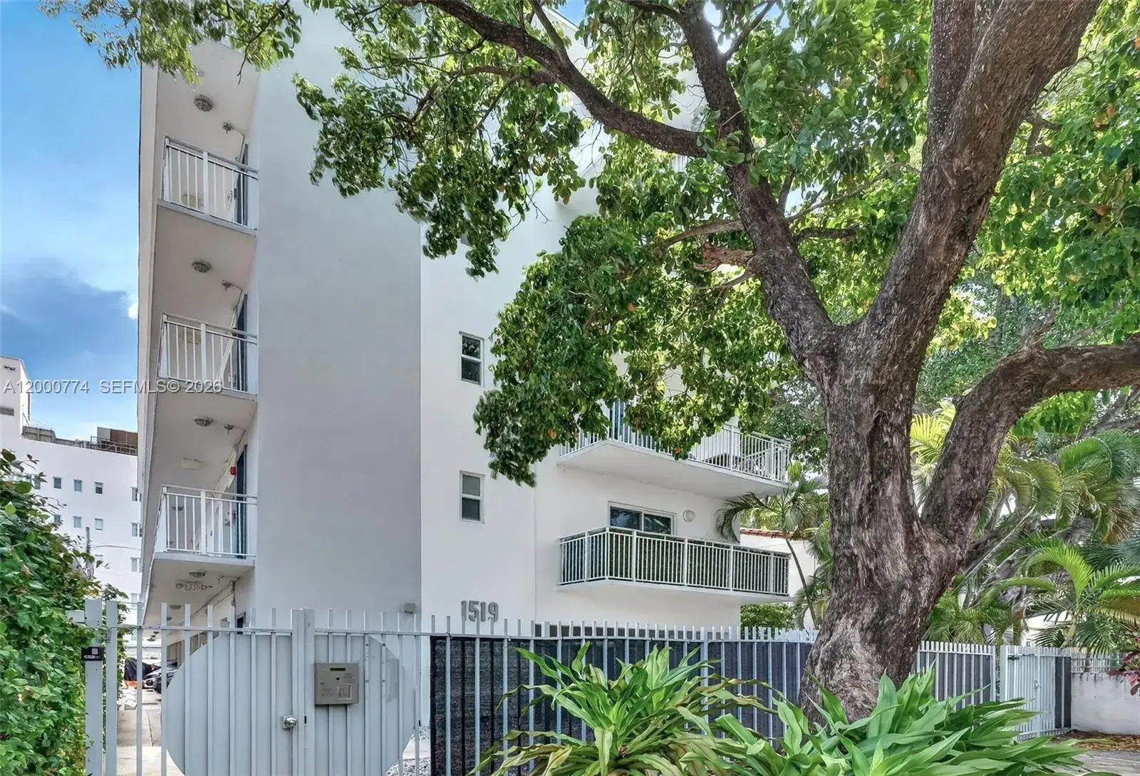 1 bedroom 1 bath Residential for sale at 1519 Drexel Ave, Miami Beach FL 33139
