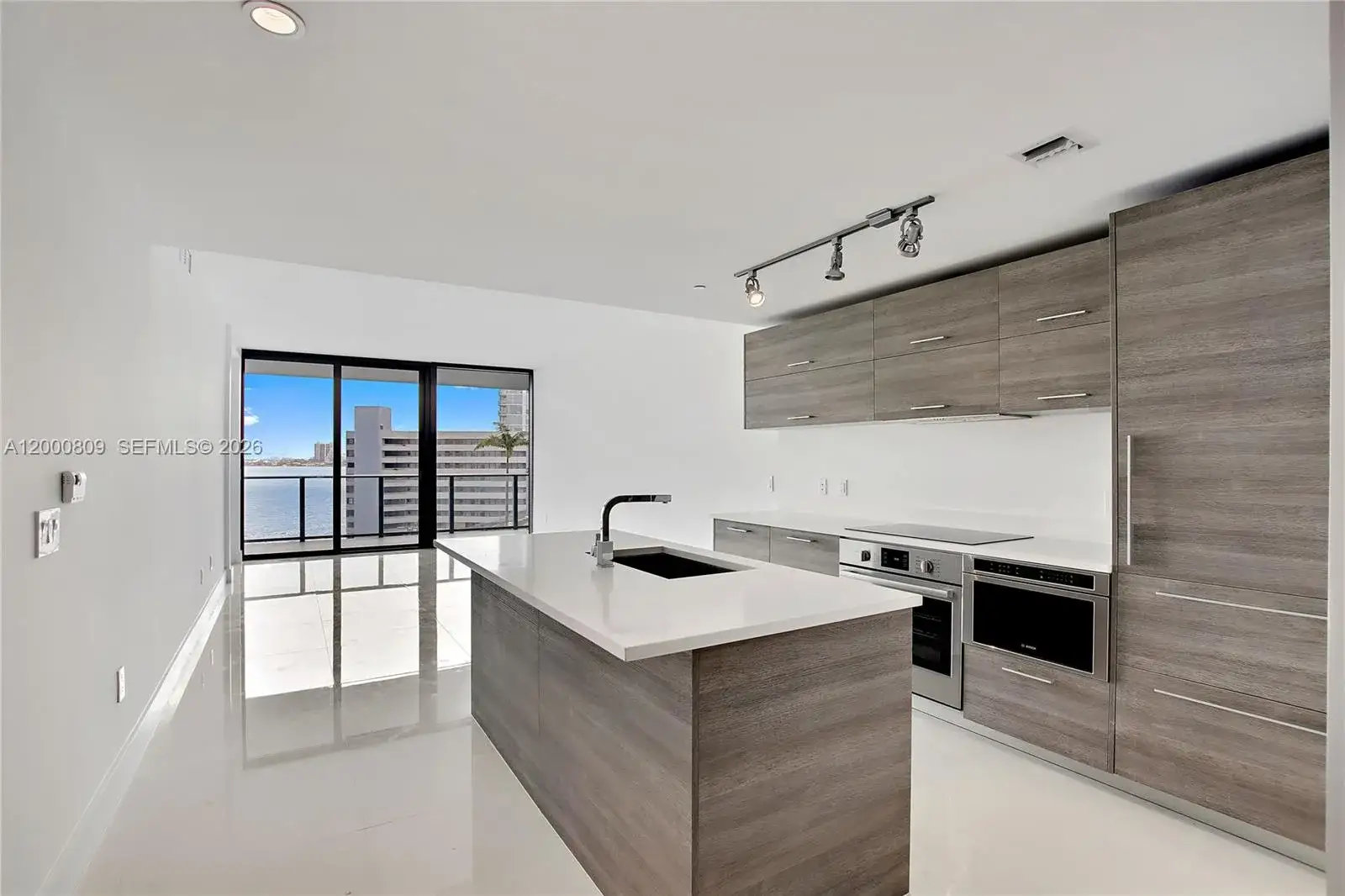 2 bedroom 2 bath Residential Lease for rent at 650 NE 32th St # 706, Miami FL 33137