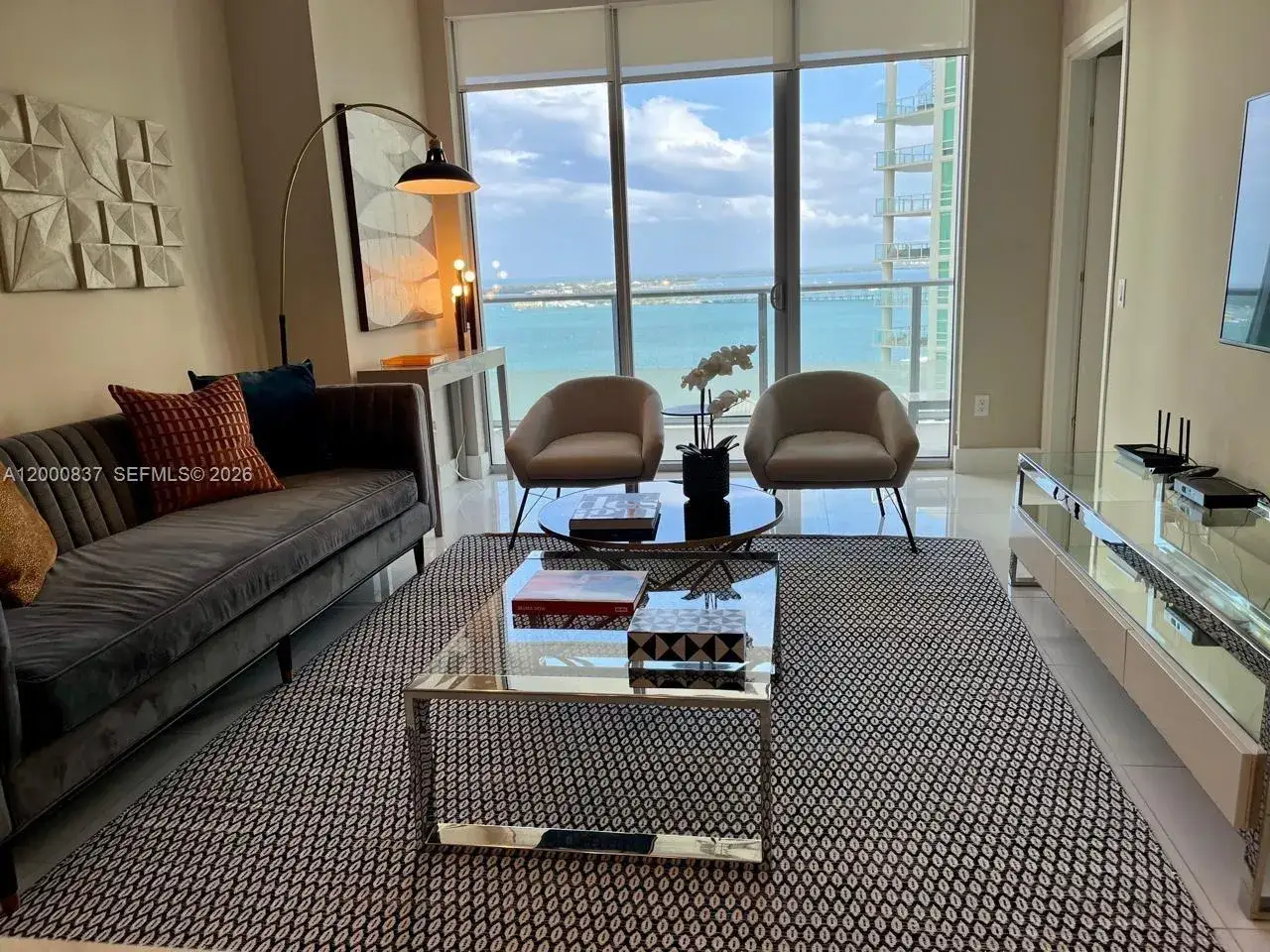 1 bedroom 1 bath Residential Lease for rent at 1300 Brickell Bay Dr # 2307, Miami FL 33131