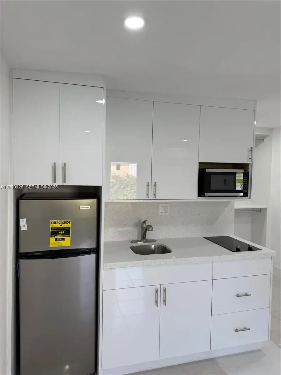1 bedroom 1 bath Residential Lease for rent at 6820 SW 5th St # 1, Miami FL 33144