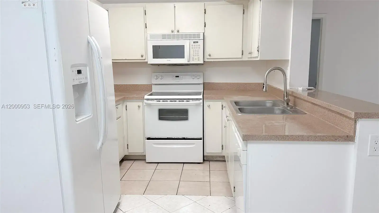 2 bedroom 2 bath Residential for sale at 9491 S Palm Cir S # 103, Pembroke Pines FL 33025