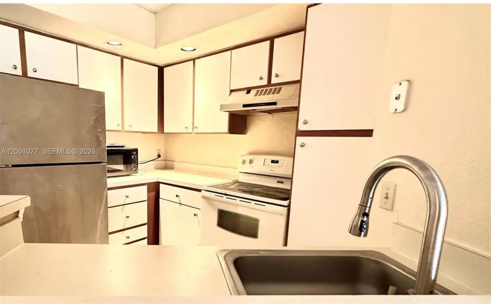 1 bedroom 1 bath Residential for sale at 3310 N Pinewalk Dr N # 1823, Margate FL 33063