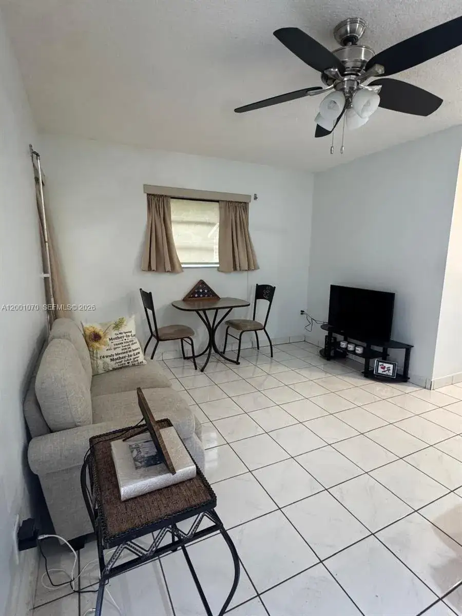1 bedroom 1 bath Residential Lease for rent at 5501 SW 89th Ave # 2, Miami FL 33165