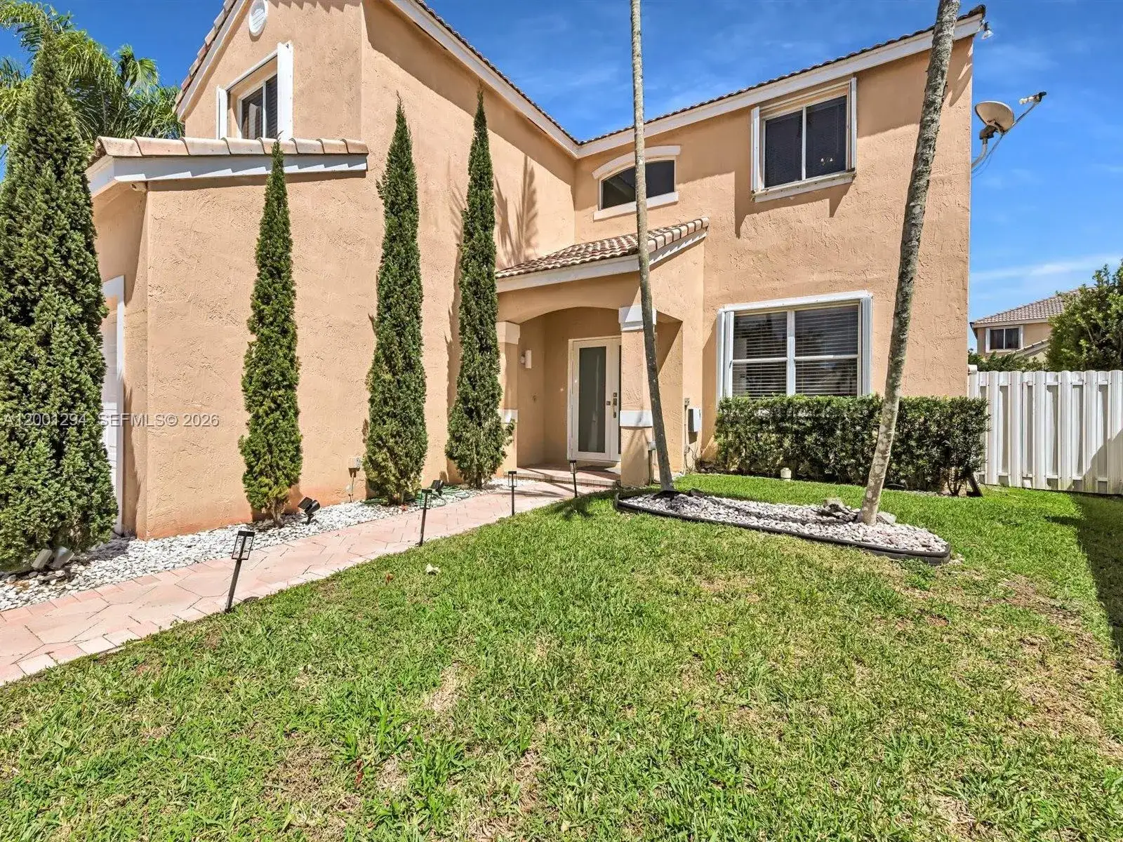 5 bedroom 2 bath Residential for sale at 1042 Thistle Creek Ct, Weston FL 33327