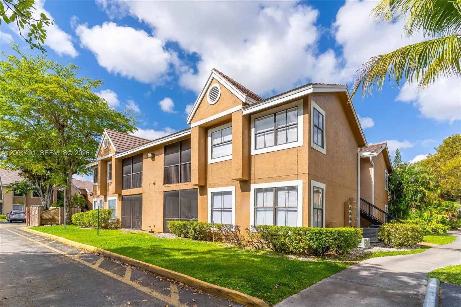 1 bedroom 1 bath Residential for sale at 10680 SW 155th Pl # 1405, Miami FL 33196