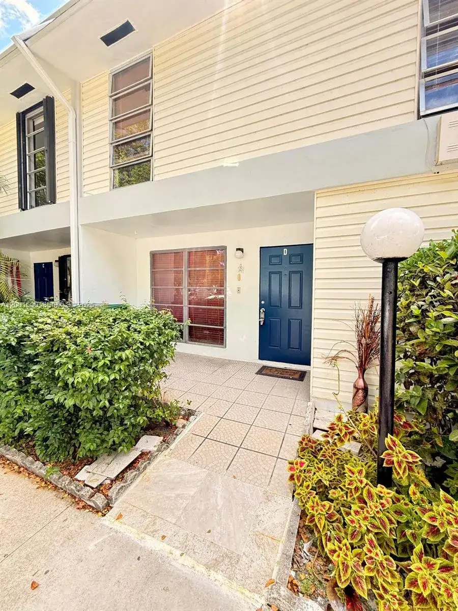 4 bedroom 2 bath Residential Lease for rent at 2750 N 34th Ave # 9D, Hollywood FL 33021