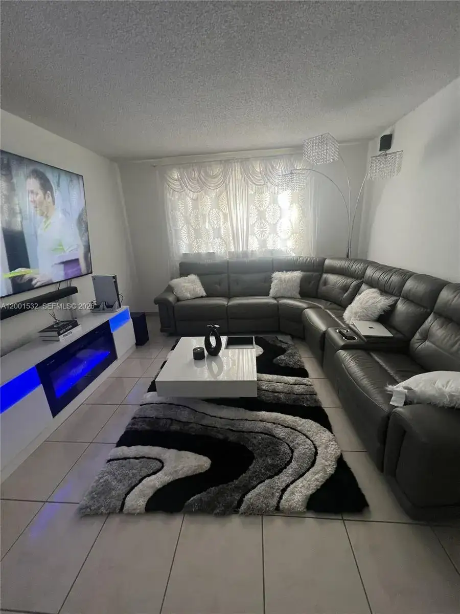666 W 81st St # 407, Hialeah FL 33014
