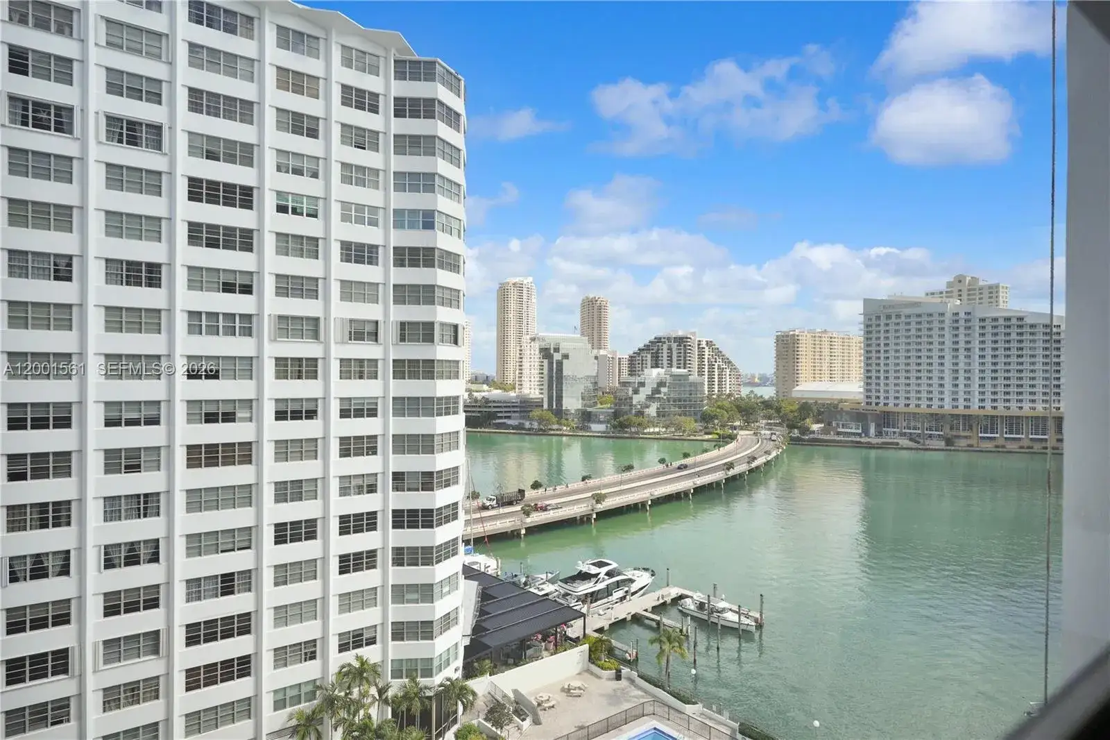 2 bedroom 2 bath Residential Lease for rent at 905 Brickell Bay Dr # 1121, Miami FL 33131