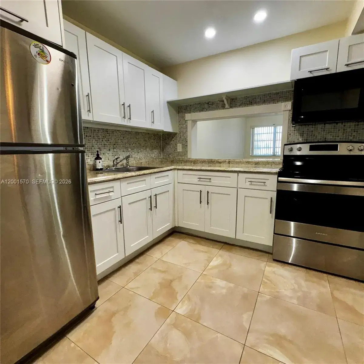 1 bedroom 1 bath Residential Lease for rent at 215 SE 3rd Ave # 203A, Hallandale Beach FL 33009