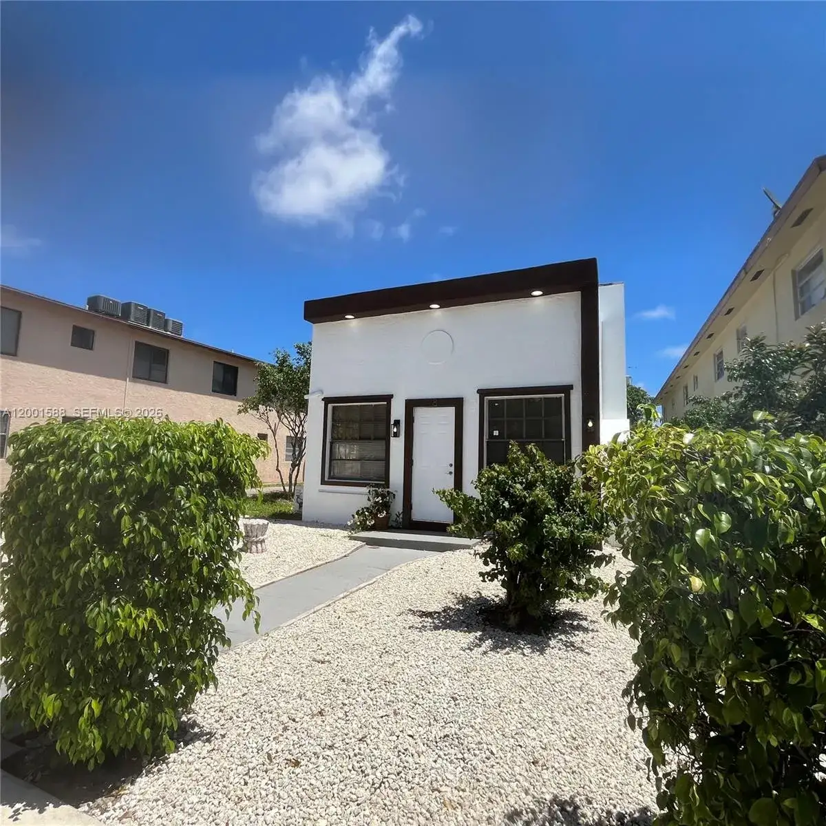 2 bedroom 2 bath Residential for sale at 8 S C St, Lake Worth FL 33460