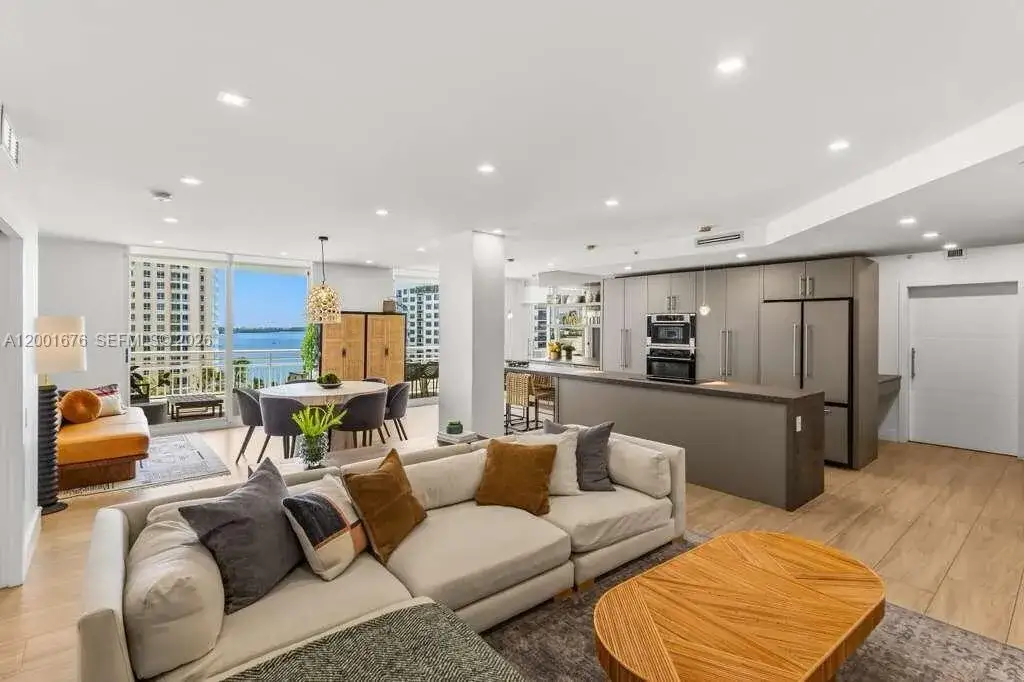 2 bedroom 2 bath Residential for sale at 888 Brickell Key Dr # 1207, Miami FL 33131