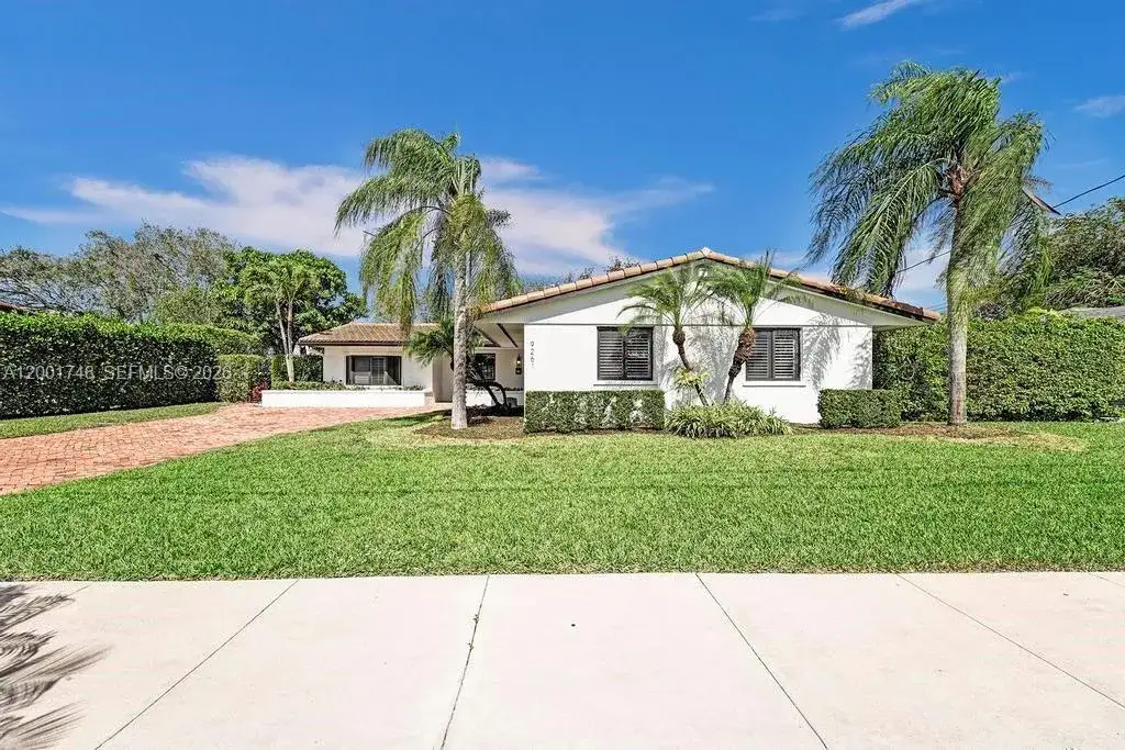 4 bedroom 3 bath Residential Lease for rent at 9261 SW 85th St, Miami FL 33173