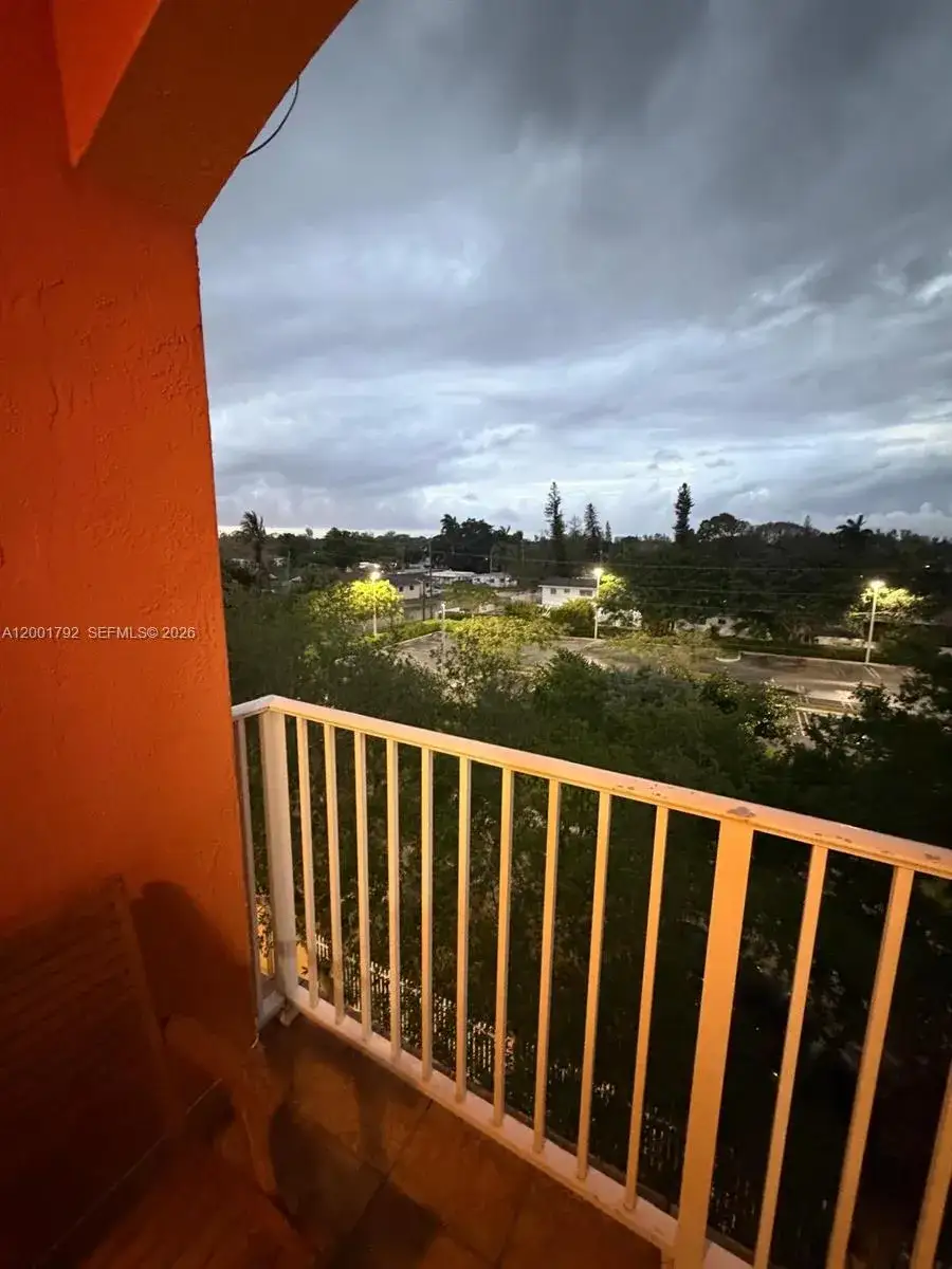 2 bedroom 2 bath Residential Lease for rent at 1300 NE 109th St # 404, Miami FL 33161