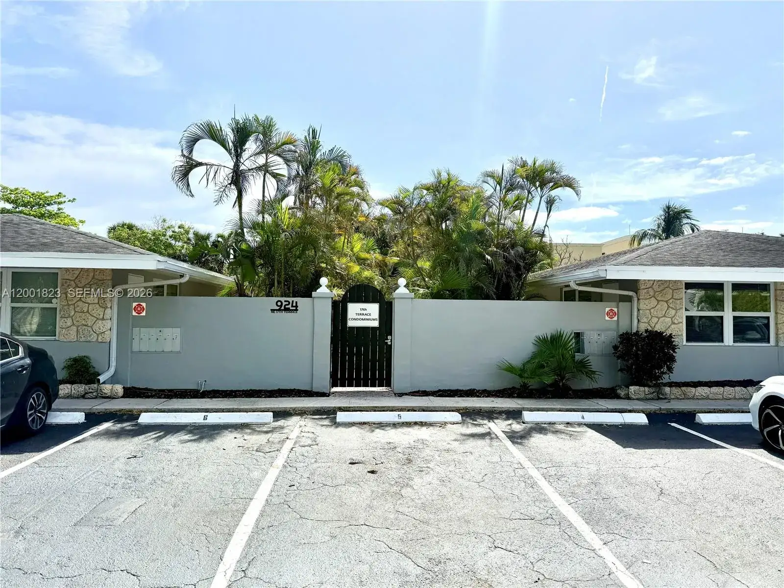 1 bedroom 1 bath Residential for sale at 924 NE 17th Ter # 1, Fort Lauderdale FL 33304