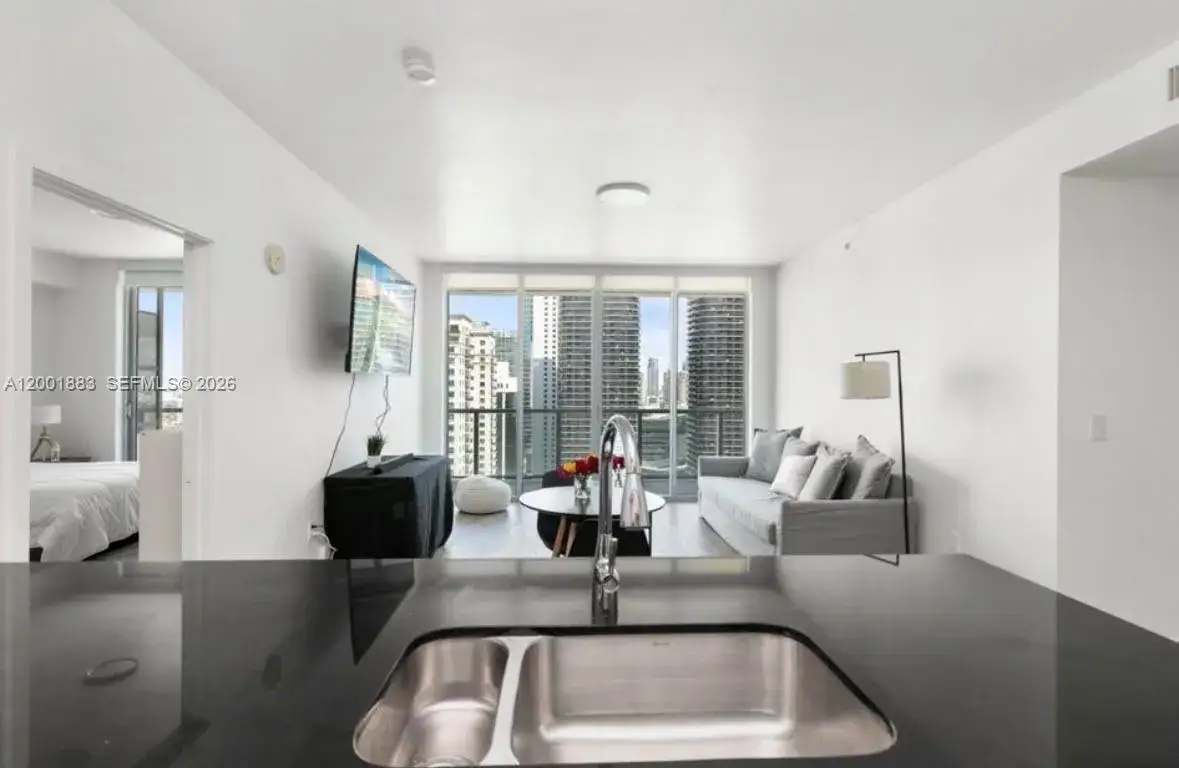 2 bedroom 2 bath Residential Lease for rent at 1111 SW 1st Ave, Miami FL 33130