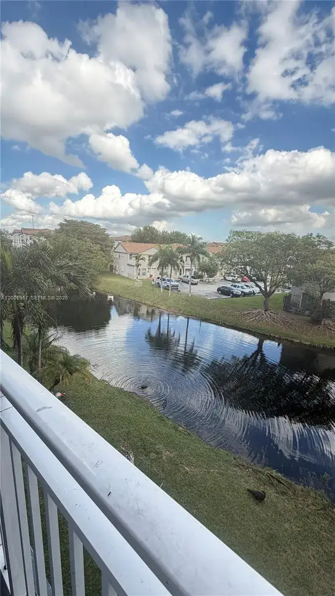 2 bedroom 2 bath Residential Lease for rent at 9375 Fontainebleau Blvd # L304, Miami FL 33172