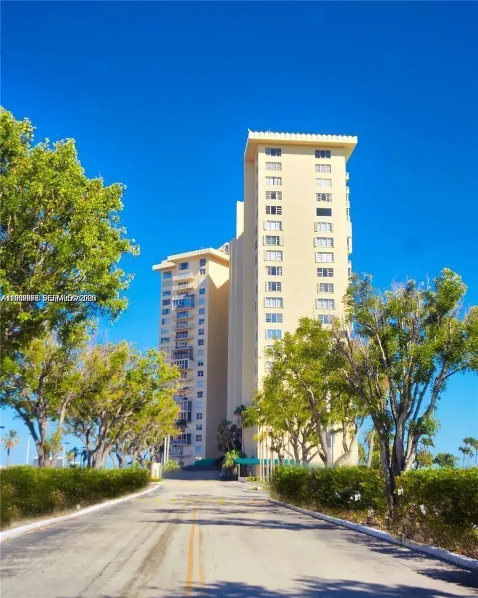 2 bedroom 2 bath Residential for sale at 11111 Biscayne Blvd # 18E, Miami FL 33181