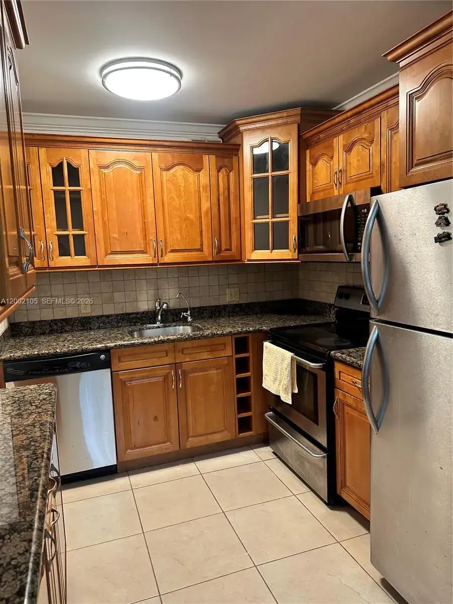 2 bedroom 1 bath Residential for sale at 13250 SW 7th Ct # 114L, Pembroke Pines FL 33027