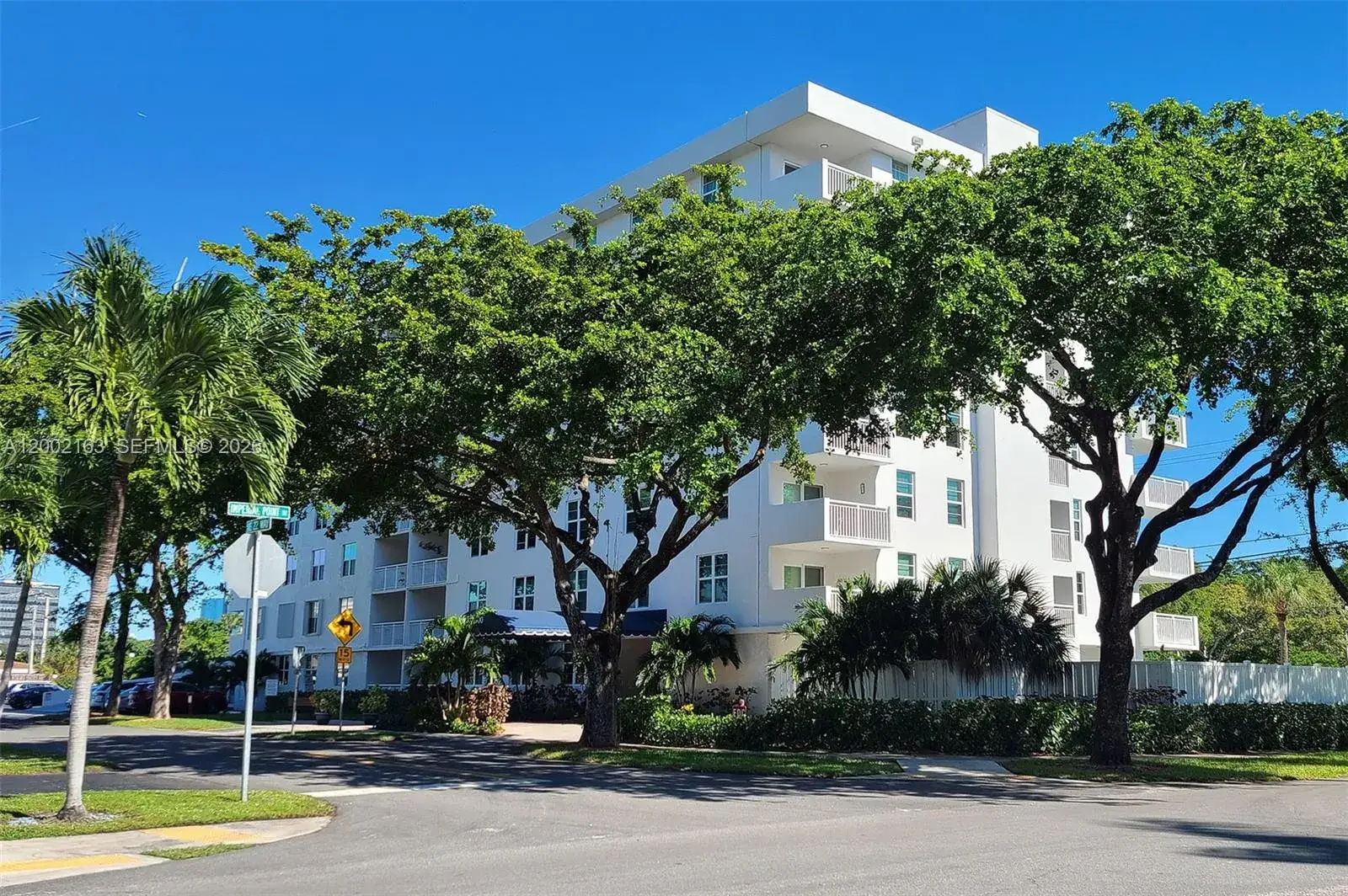 1 bedroom 1 bath Residential for sale at 6000 NE 22nd Way # 7D, Fort Lauderdale FL 33308