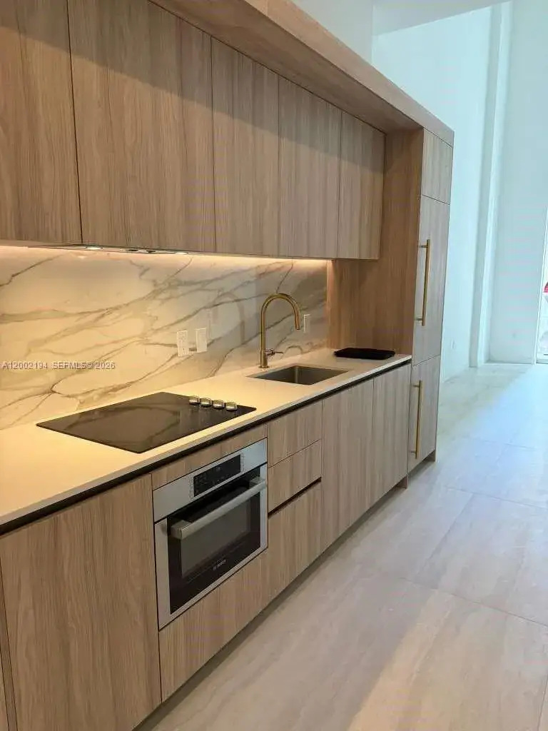 1 bedroom 1 bath Residential Lease for rent at 77 SE 5th street # 1011, Miami FL 33131