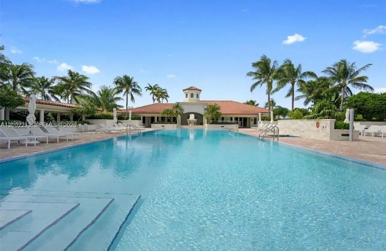 3 bedroom 3 bath Residential for sale at 20000 E Country Club Dr # 906, Aventura FL 33180