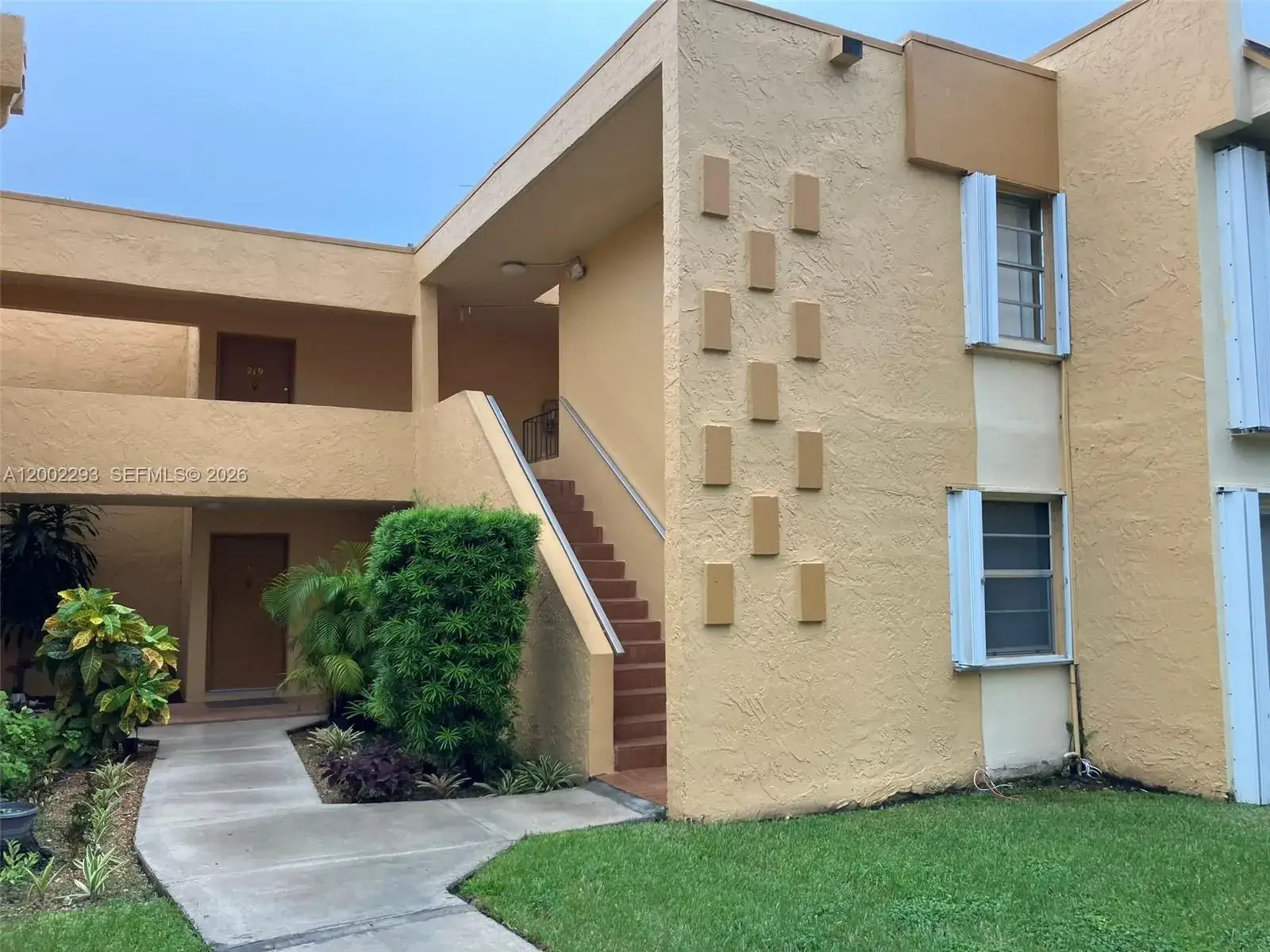 2 bedroom 1 bath Residential for sale at 9311 SW 4th St # 104B, Miami FL 33174