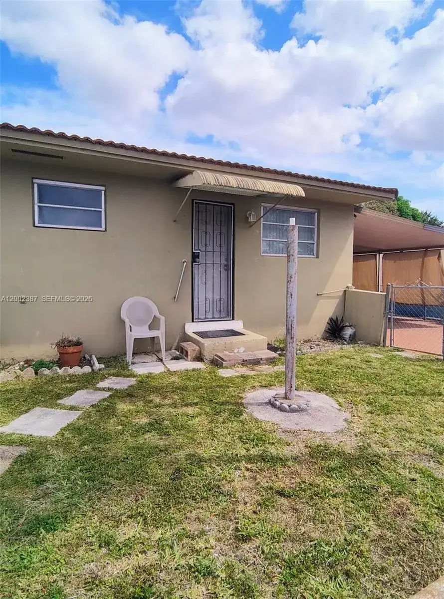 1 bedroom 1 bath Residential Lease for rent at 525 SW 56th Ave # 525, Miami FL 33134