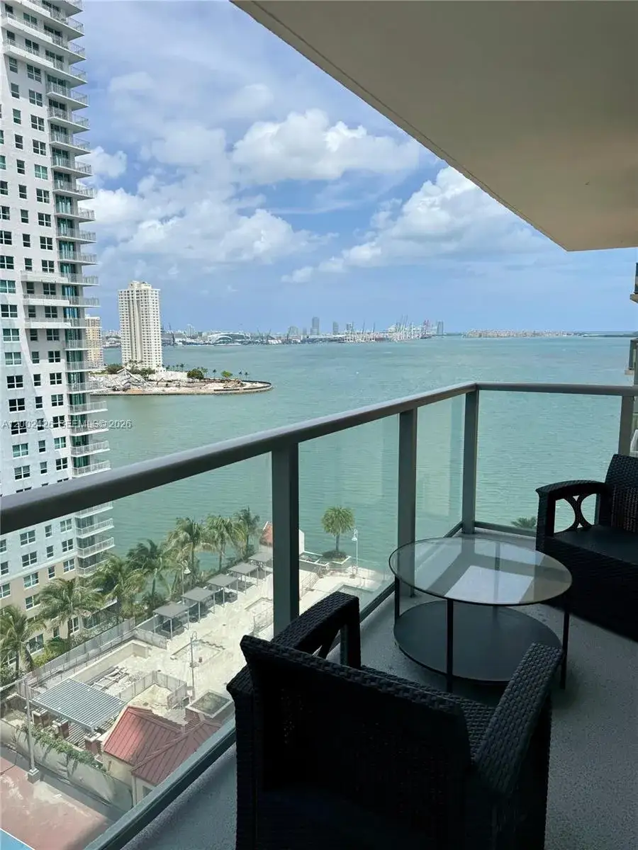 3 bedroom 2 bath Residential Lease for rent at 1155 Brickell Bay Dr # 1702, Miami FL 33131
