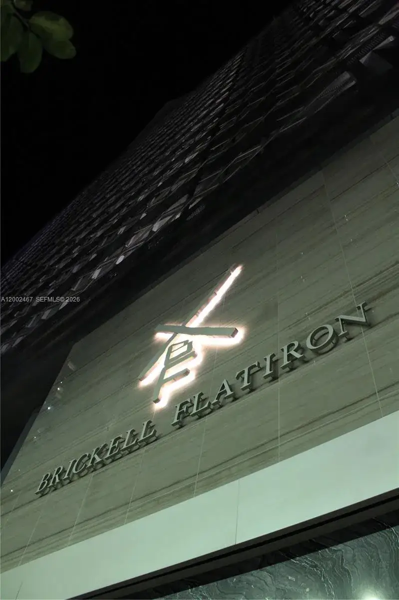 1 bedroom 1 bath Residential for sale at 1000 Brickell Plz # 1906, Miami FL 33131
