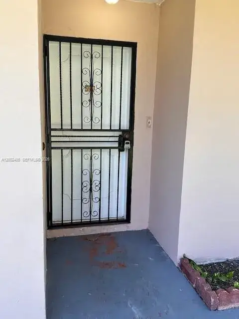 2 bedroom 2 bath Residential Lease for rent at 5835 W 20th Ave # 106, Hialeah FL 33012