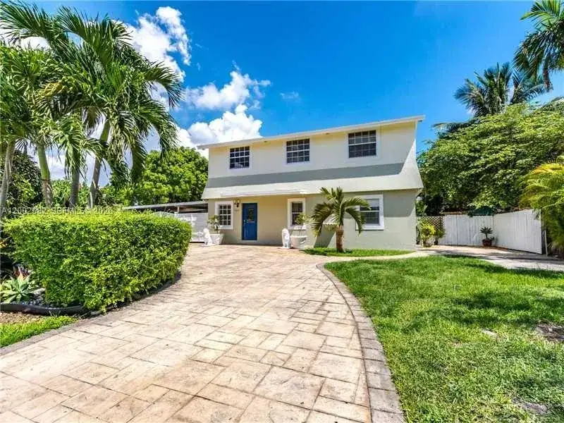 4 bedroom 3 bath Residential Lease for rent at 5025 SW 98th Avenue Rd, Miami FL 33165