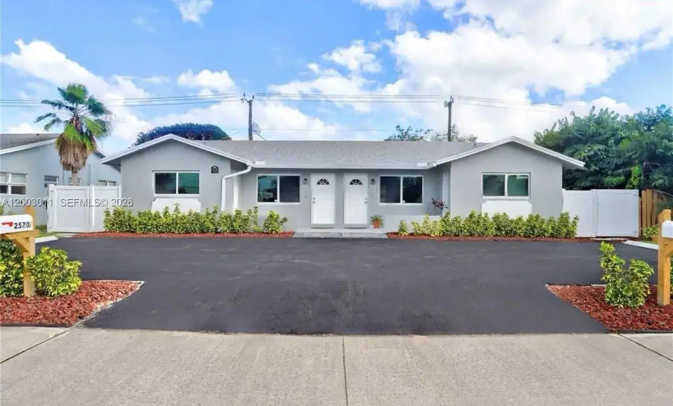 2 bedroom 2 bath Residential Lease for rent at 2550 N Dixie Hwy # 2570, Boca Raton FL 33431
