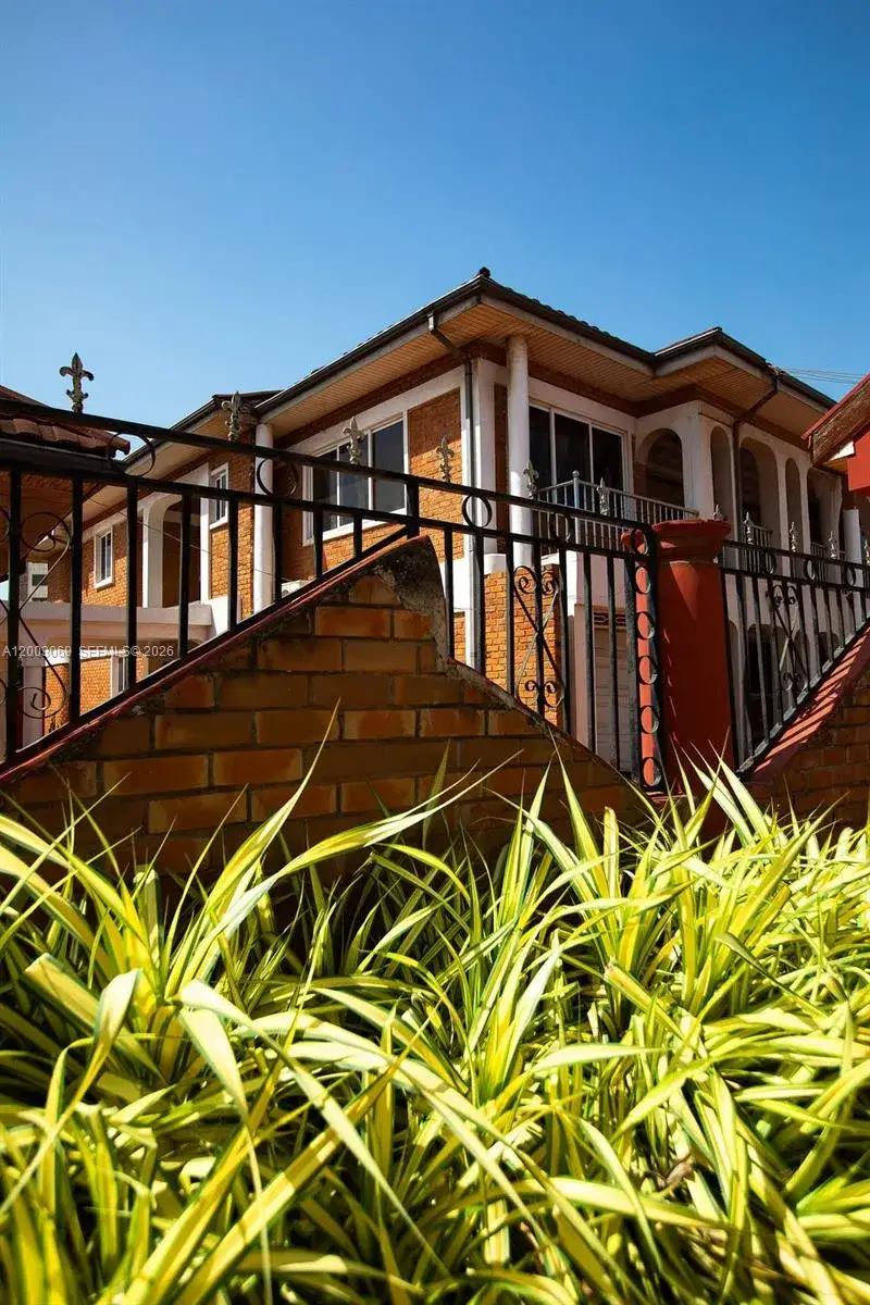 10 bedroom 8 bath Residential for sale at 72 Nmai Dzorn Adjiringano Road, FL