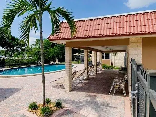 1 bedroom 1 bath Residential for sale at 124 NE 19th Ct # 114B, Wilton Manors FL 33305