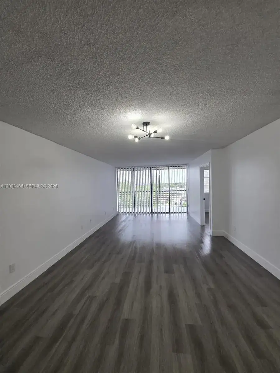 2 bedroom 2 bath Residential Lease for rent at 20840 San Simeon Way # 601, Miami FL 33179