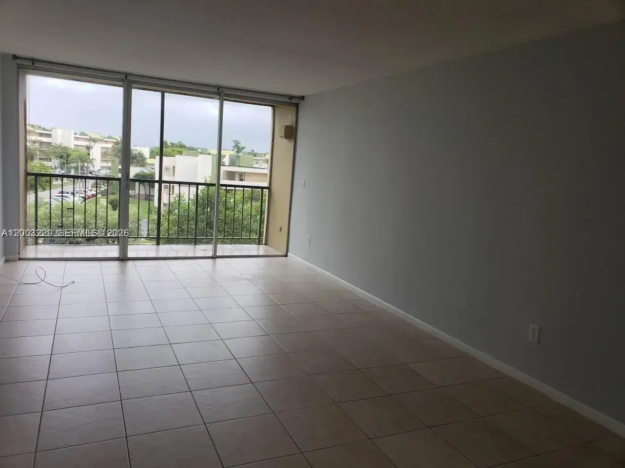 1 bedroom 1 bath Residential for sale at 8840 Fontainebleau Blvd # 402, Miami FL 33172