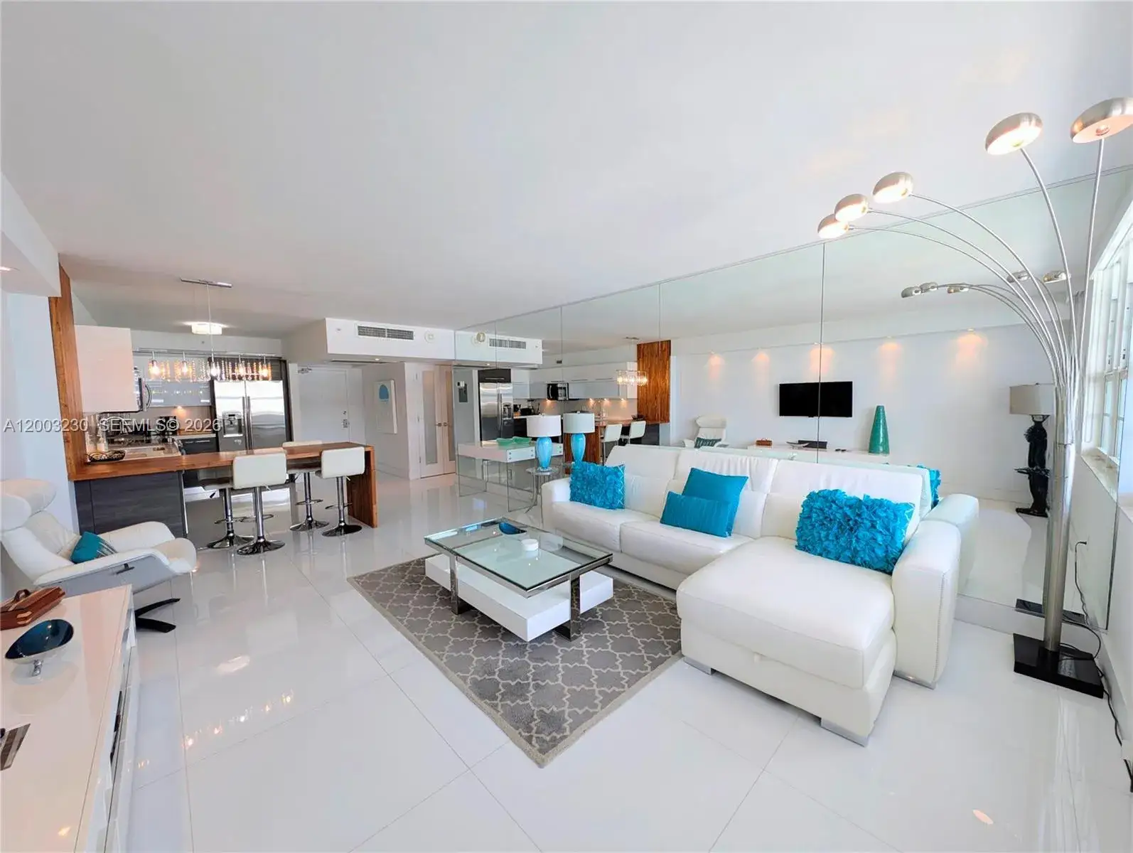 1 bedroom 2 bath Residential Lease for rent at 100 Lincoln Rd # 1008, Miami Beach FL 33139