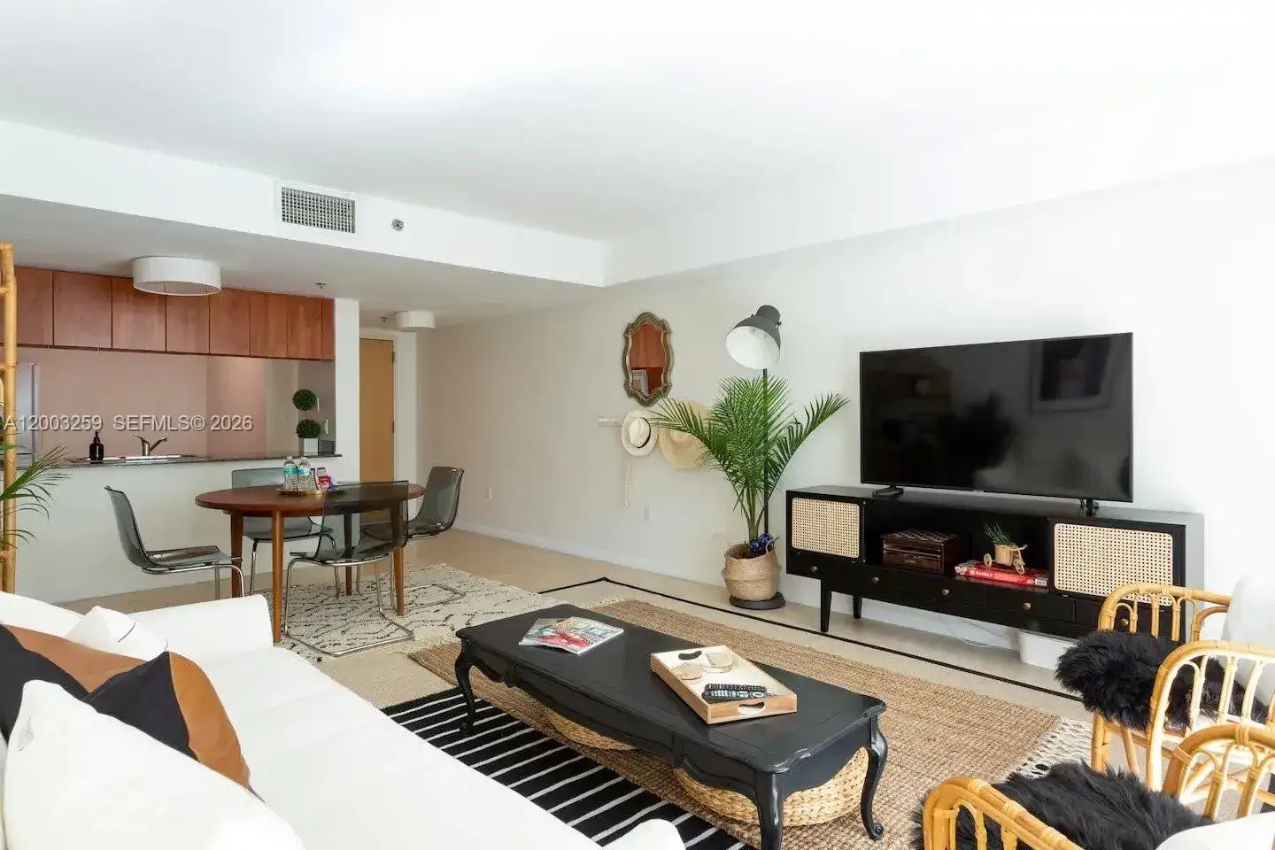 2 bedroom 2 bath Residential Lease for rent at 1200 Brickell Bay Dr # 2115, Miami FL 33131