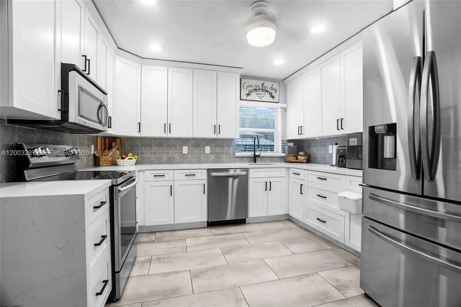 3 bedroom 2 bath Residential for sale at 899 E Country Club Cir, Plantation FL 33317