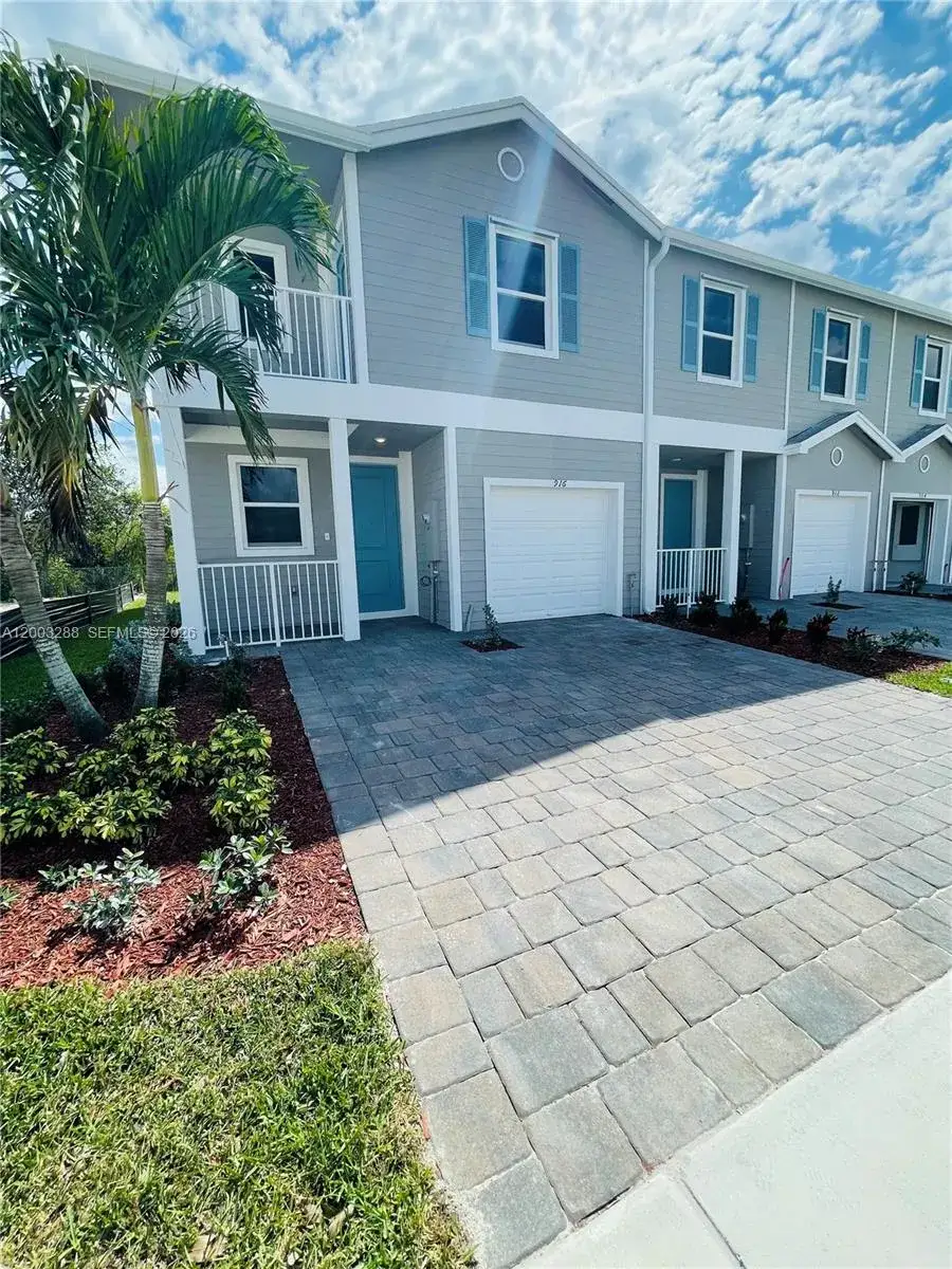 3 bedroom 2 bath Residential Lease for rent at 916 SE 19th St # 916, Homestead FL 33034