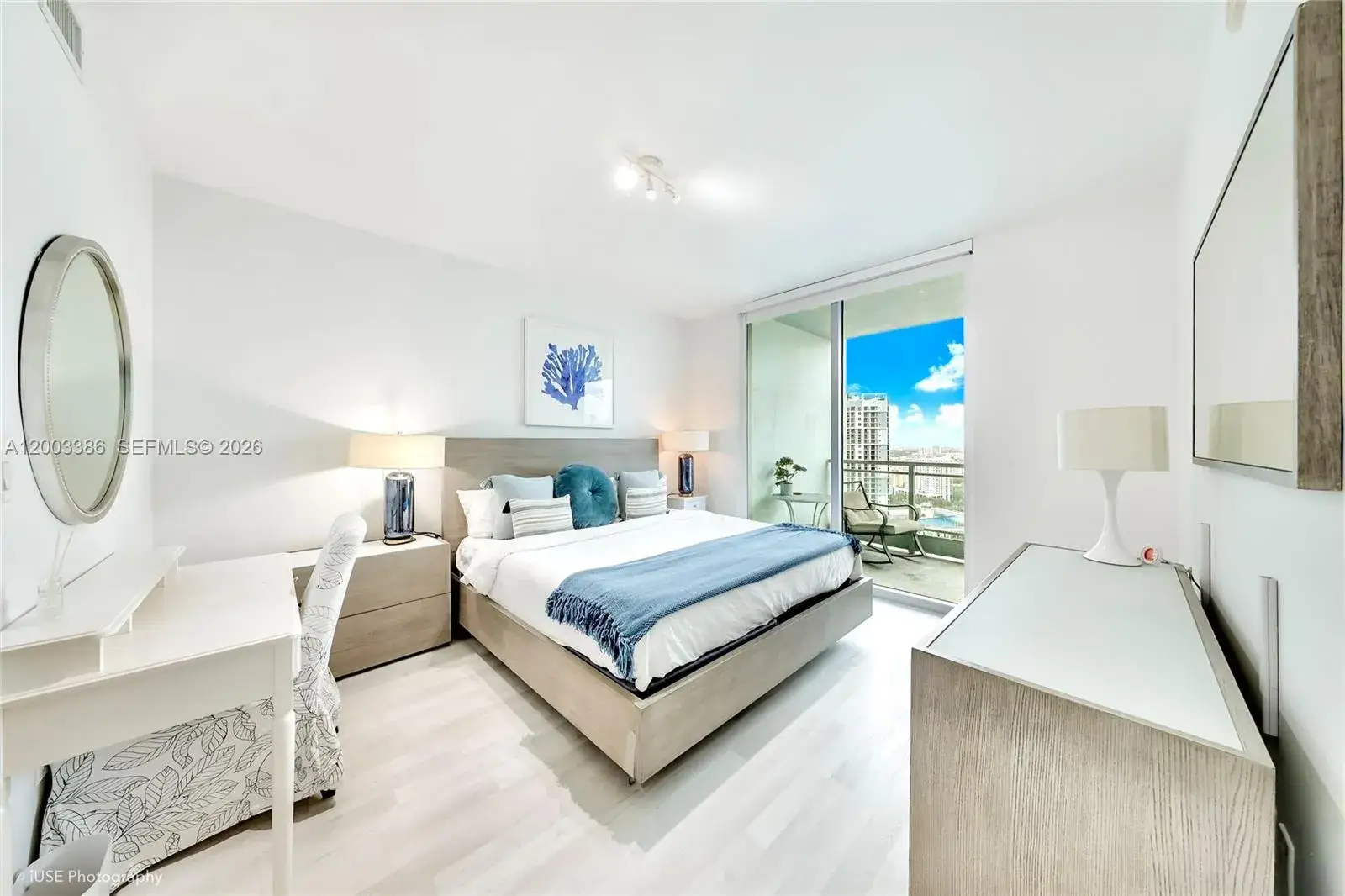 2 bedroom 2 bath Residential Lease for rent at 90 SW 3rd St # 3109, Miami FL 33130