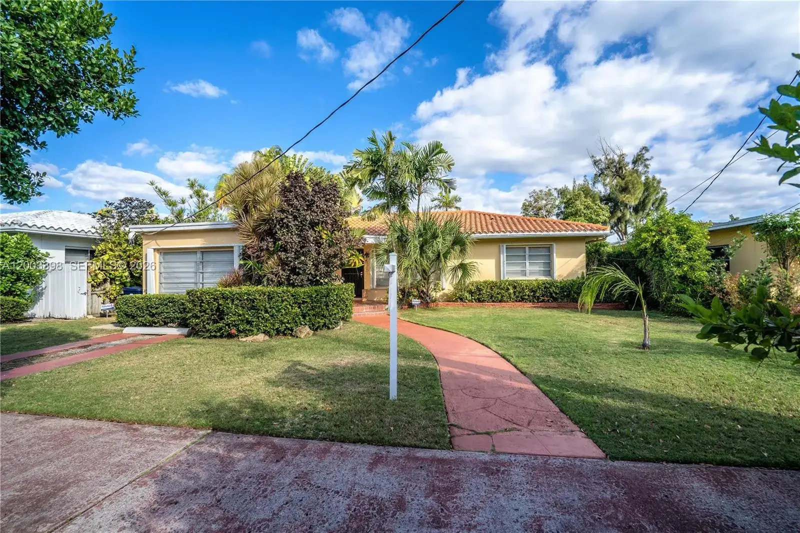 3 bedroom 3 bath Residential Lease for rent at 475 S Shore Dr, Miami Beach FL 33141