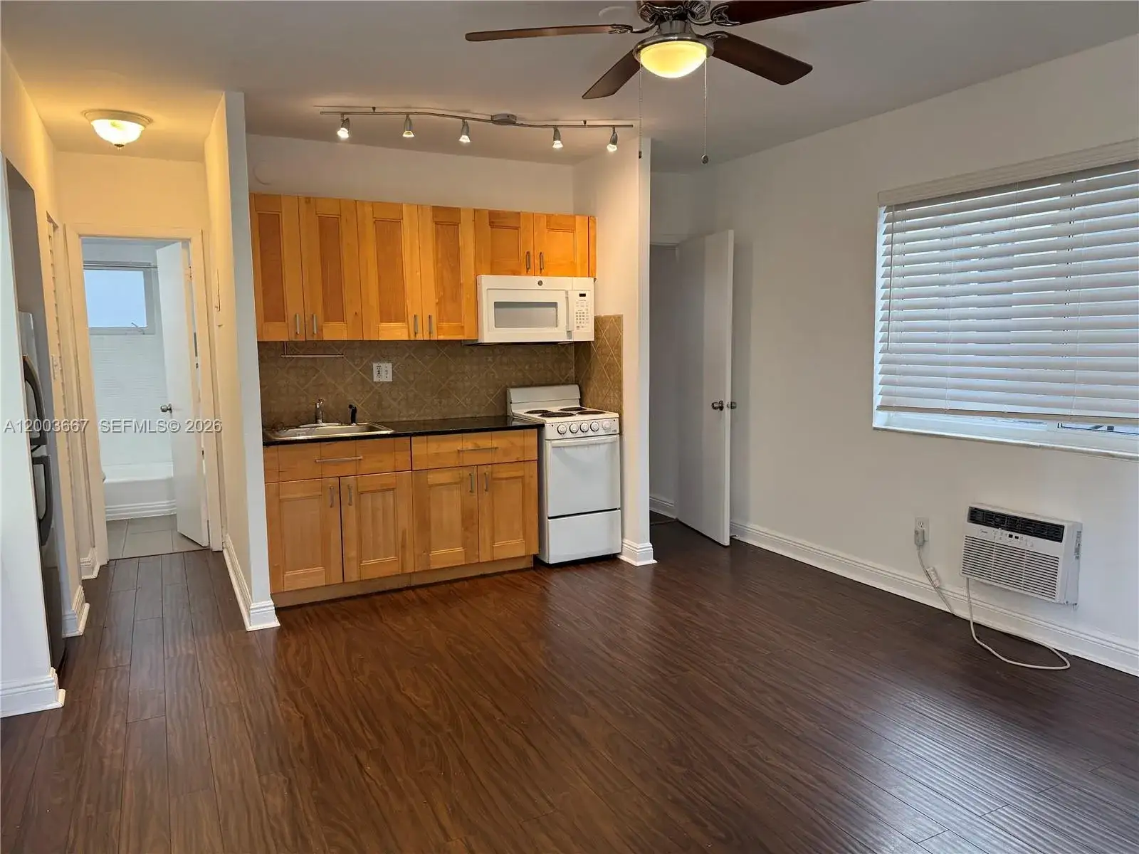 1 bedroom 1 bath Residential Lease for rent at 740 Michigan Ave # 7, Miami Beach FL 33139