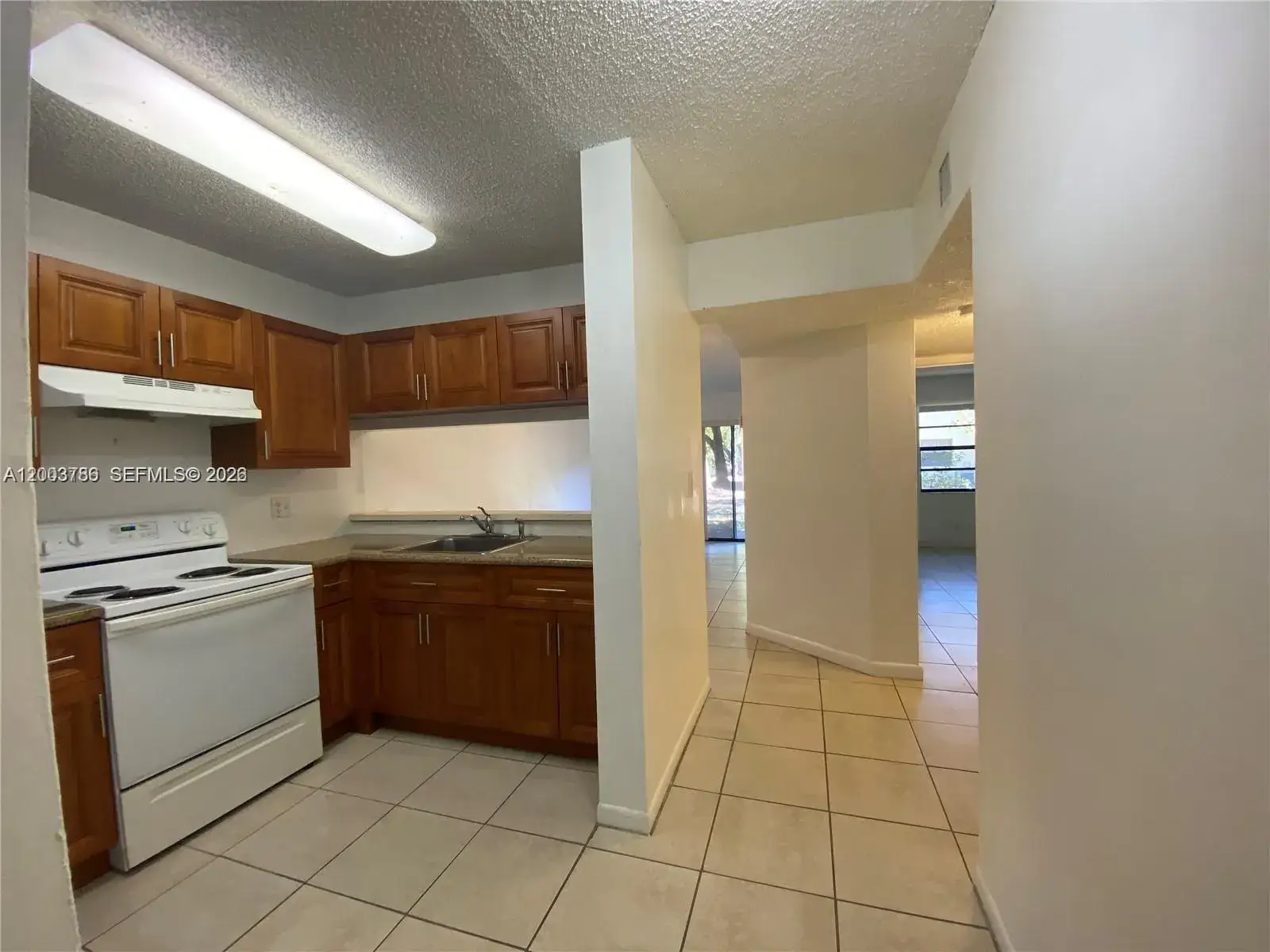 2 bedroom 1 bath Residential Lease for rent at 4033 Lakeside Dr # 4033, Tamarac FL 33319