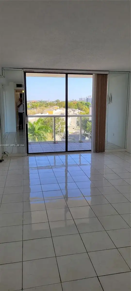 1 bedroom 1 bath Residential for sale at 13499 Biscayne Blvd # 511, North Miami FL 33181