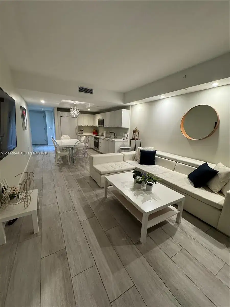 1 bedroom 2 bath Residential Lease for rent at 55 SW 9th St # 1204, Miami FL 33130
