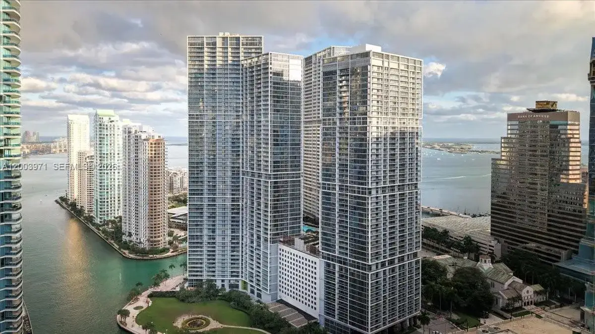 1 bedroom 1 bath Residential for sale at 465 Brickell Ave # 3804, Miami FL 33131