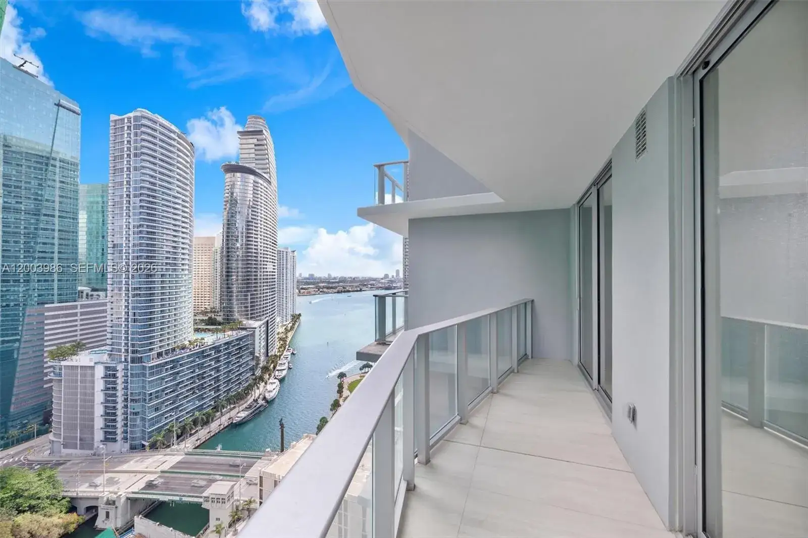 1 bedroom 1 bath Residential Lease for rent at 77 SE 5th Street # 3005, Miami FL 33131