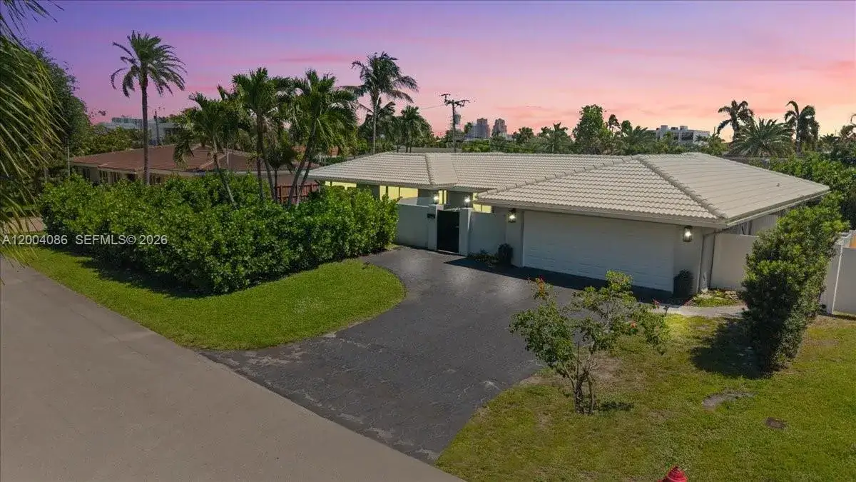 3 bedroom 3 bath Residential for sale at 2632 NE 35th St, Fort Lauderdale FL 33306