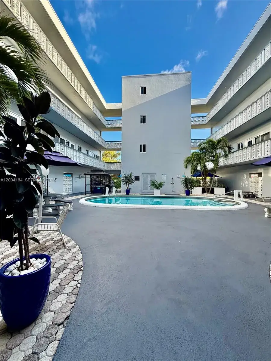2 bedroom 2 bath Residential for sale at 1818 Rodman St # 3A, Hollywood FL 33020